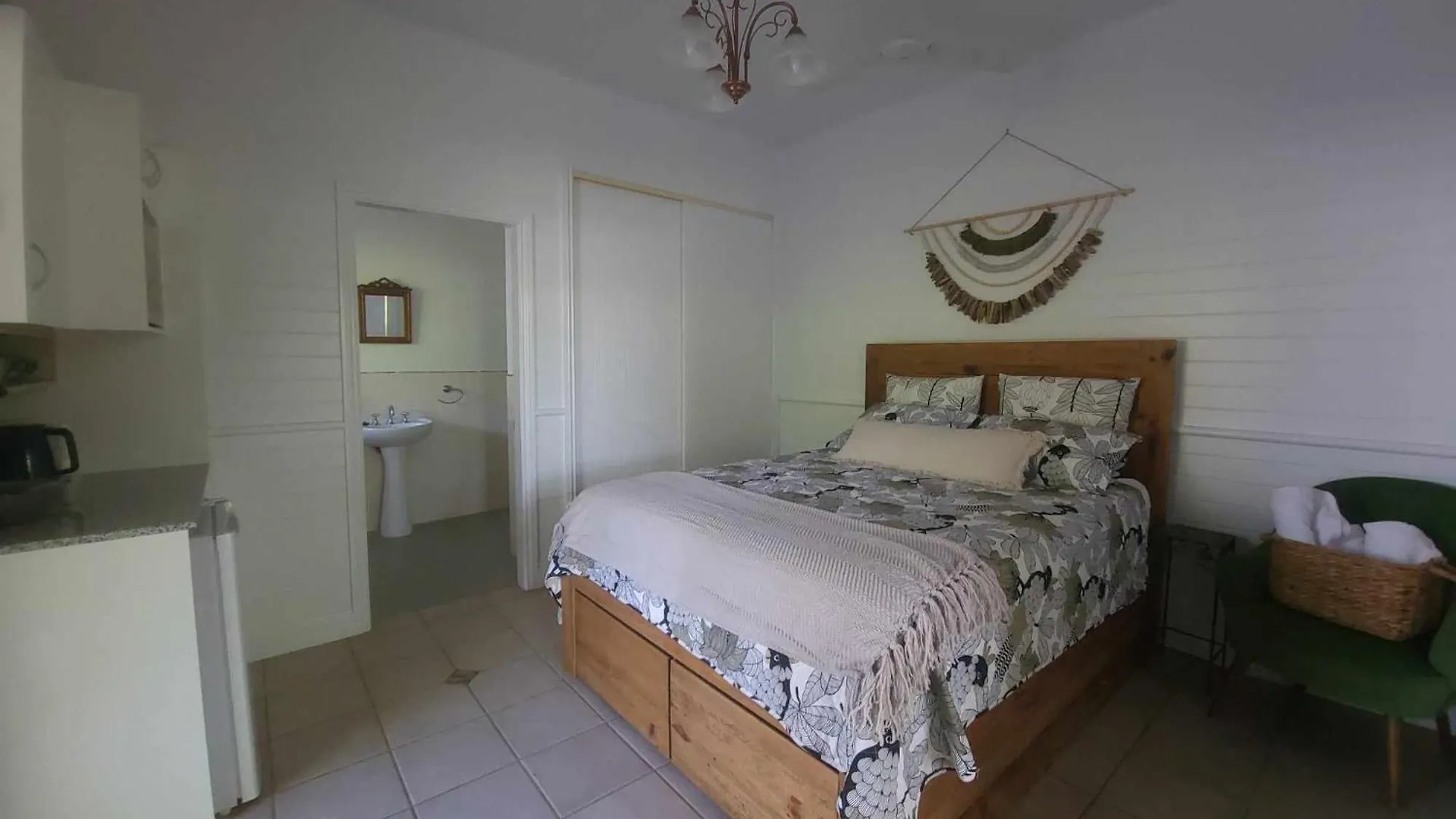 Ribbonwood Bed & Breakfast, Emu Park Qld